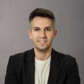 Станислав Иванов